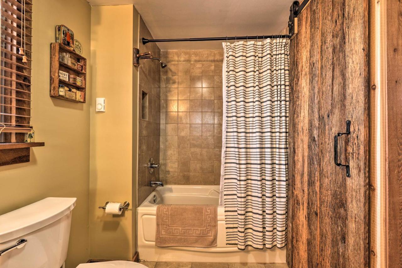 Appartamento Berkeley Springs Haven With Sleepy Creek Access! Esterno foto